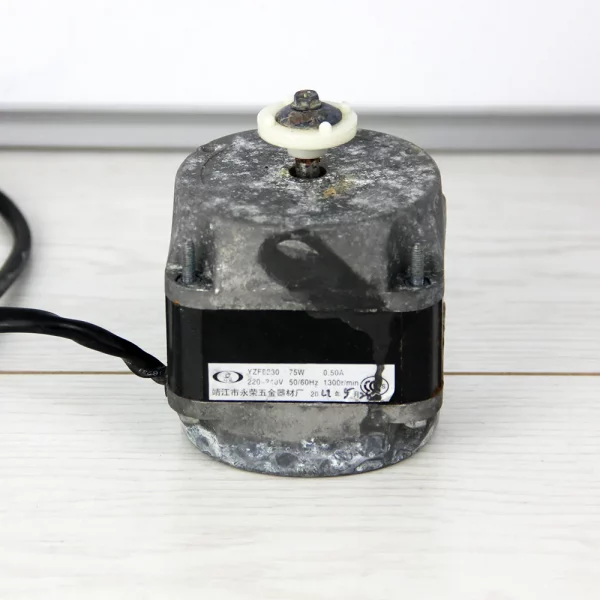 Электромотор вентилятора серо-чёрный  YZF 8230 75W /  0,50 A / RPM